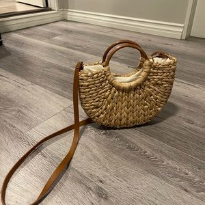 VIVÍ Wander Often Rattan Crossbody Handbag